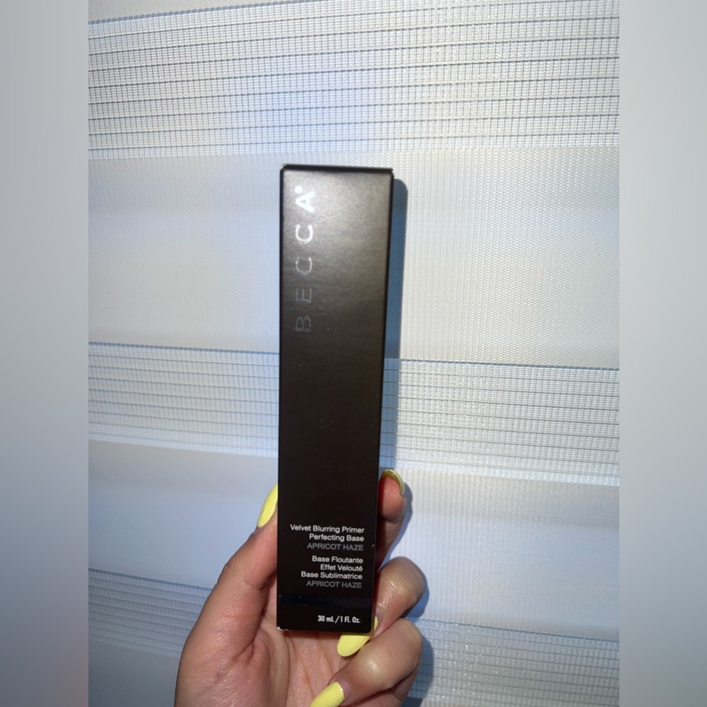 Becca Velvet Blurring Primer - Apricot base